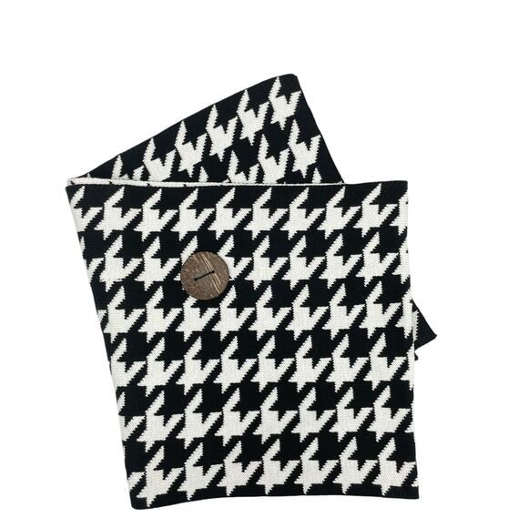 The Royal Standard NWT Cotton Black White Houndstooth Button Wrap Knit Scarf - Picture 4 of 7